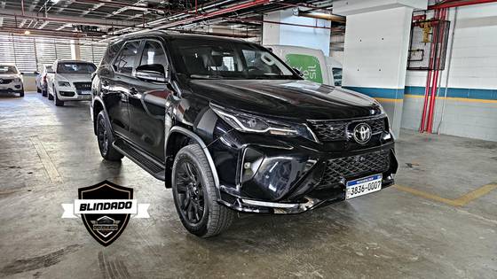 TOYOTA HILUX SW4 2.8 D-4D TURBO DIESEL SRX PLATINUM 7L 4X4 AUTOMÁTICO